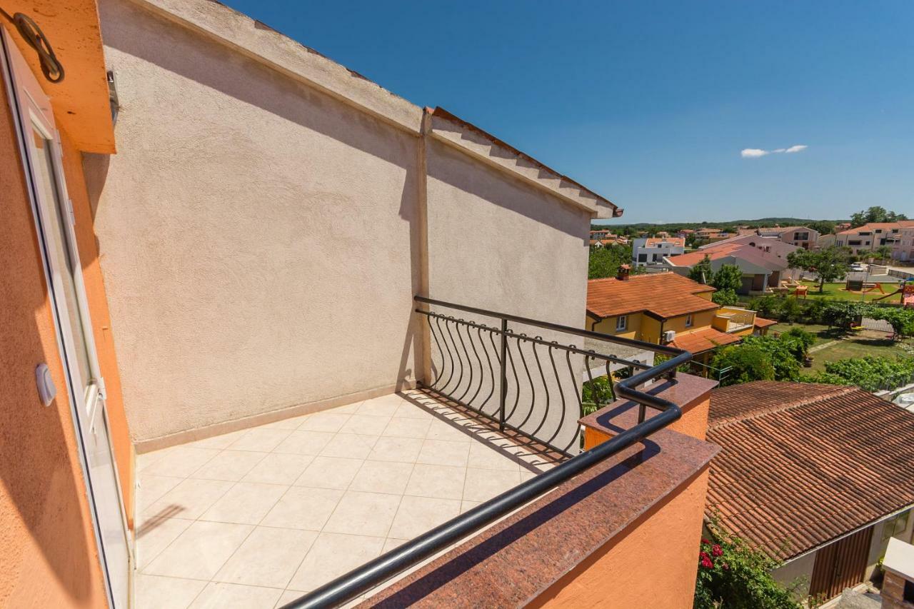 Carmen 2 Apartment Funtana Ngoại thất bức ảnh