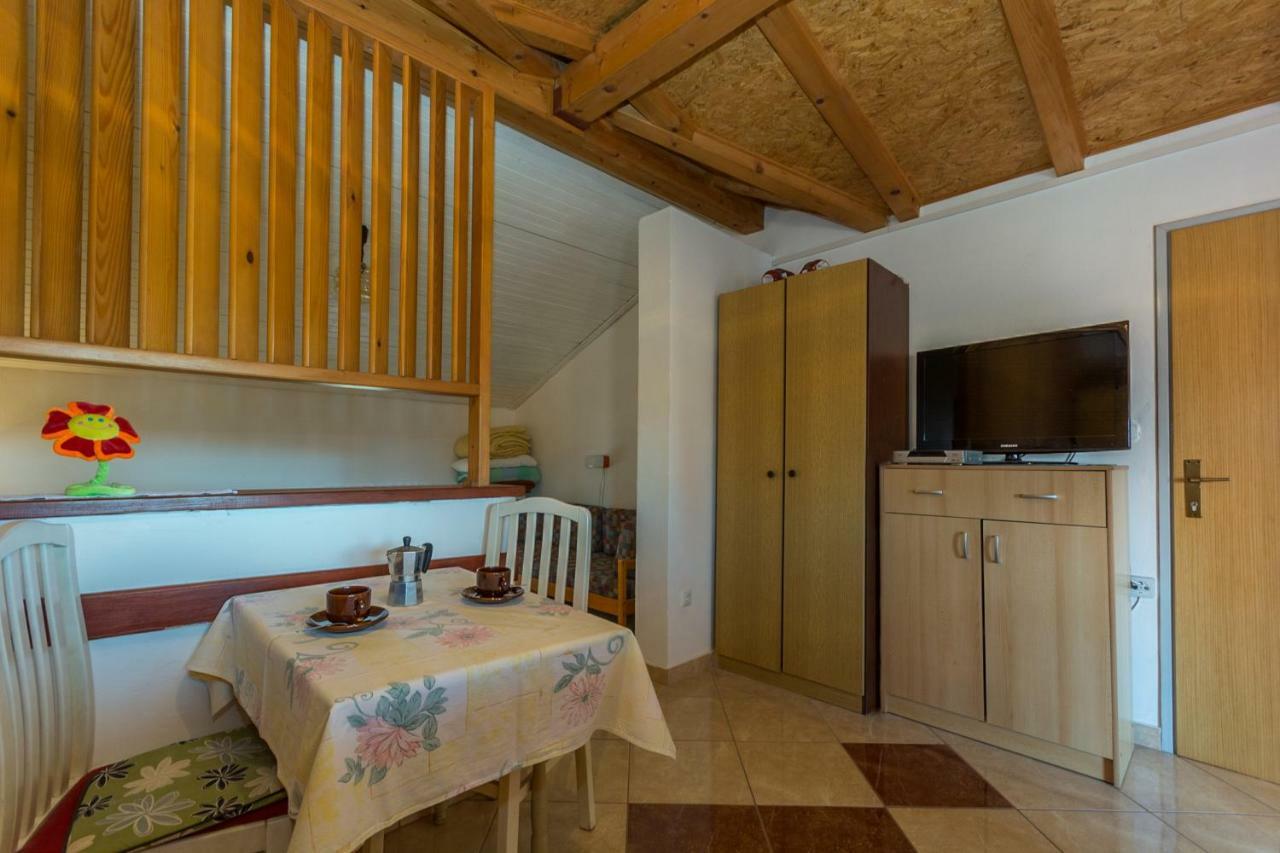 Carmen 2 Apartment Funtana Ngoại thất bức ảnh