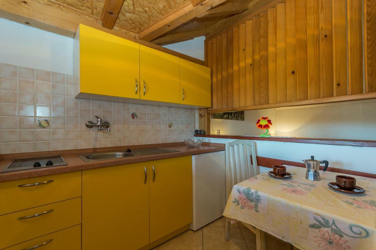 Carmen 2 Apartment Funtana Ngoại thất bức ảnh